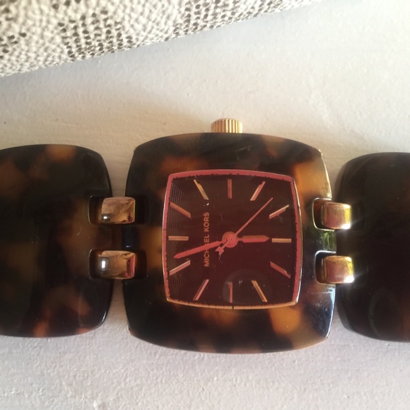 Michael Kors Tortoise band authentic watch - Picture 4 of 8